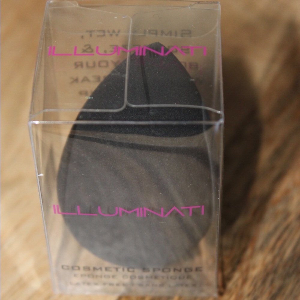 Illuminati | cosmetic sponge